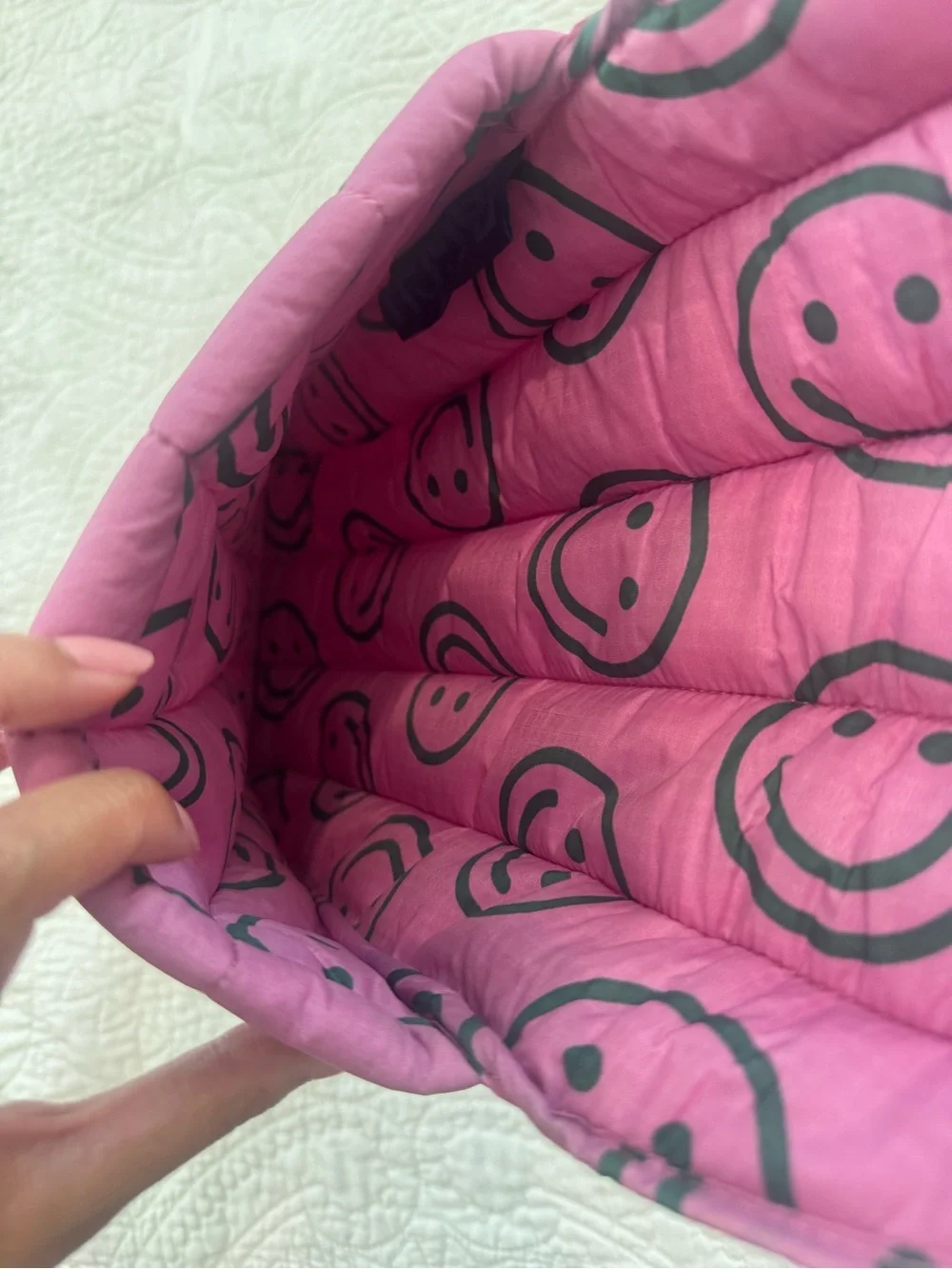 BAGGU Pink Smiley Quilted Laptop Sleeve - RARE Case